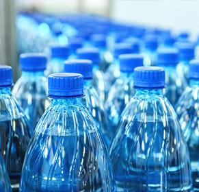 Процесс фильтрации бутилированной минеральной воды